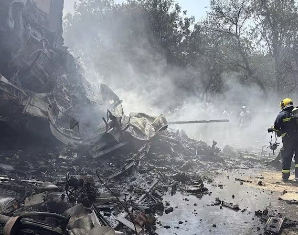 Tragedia aérea en India: se estrelló un avión con 242 personas a bordo