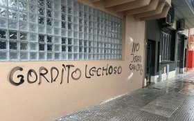 País