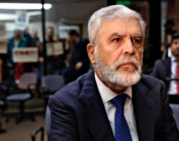 Los familiares de las víctimas de la Tragedia de Once repudiaron la prisión domiciliaria de De Vido
