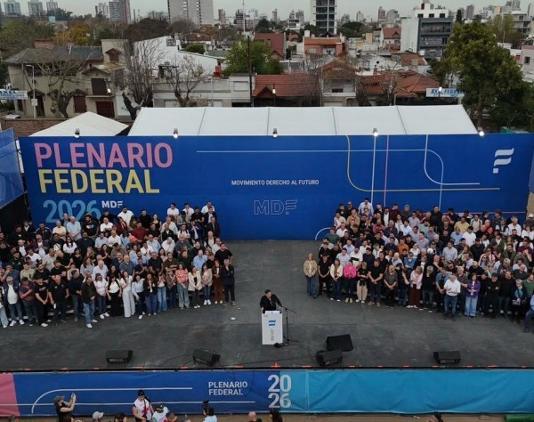 Kicillof: “Vengo a invitarlos a empezar una historia nueva, distinta y mejor”