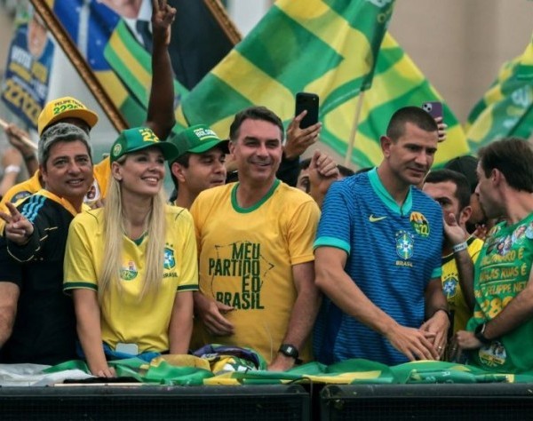 Elecciones en Brasil: Flávio Bolsonaro afirmó que el país “quiere un cambio”